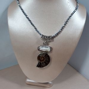 Nwot, mother of pearl & shell pendant, Hematite
